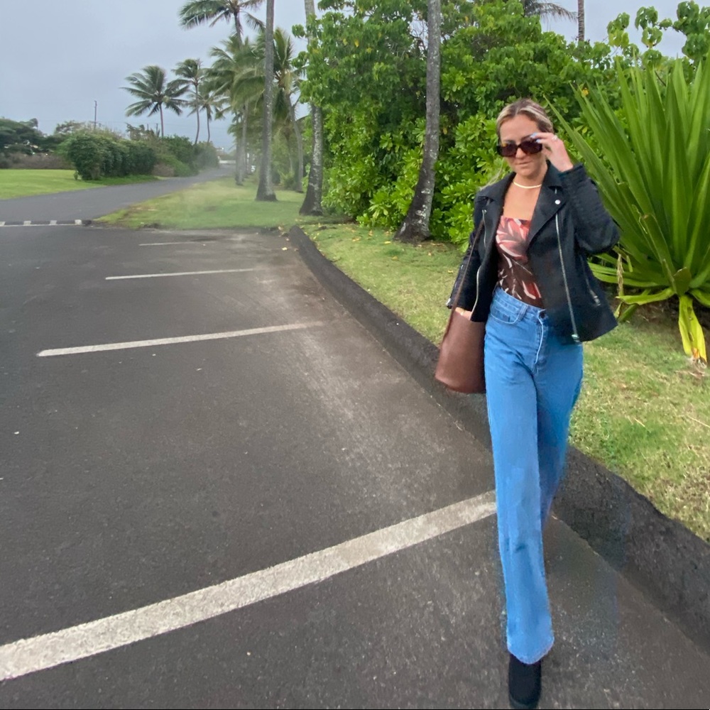 This is me. I Got good cute shit come shop